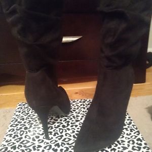 Black boots with heel